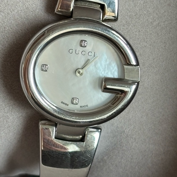 Gucci Guccissima with 3 diamonds and mother of pearl display watch - Picture 6 of 7